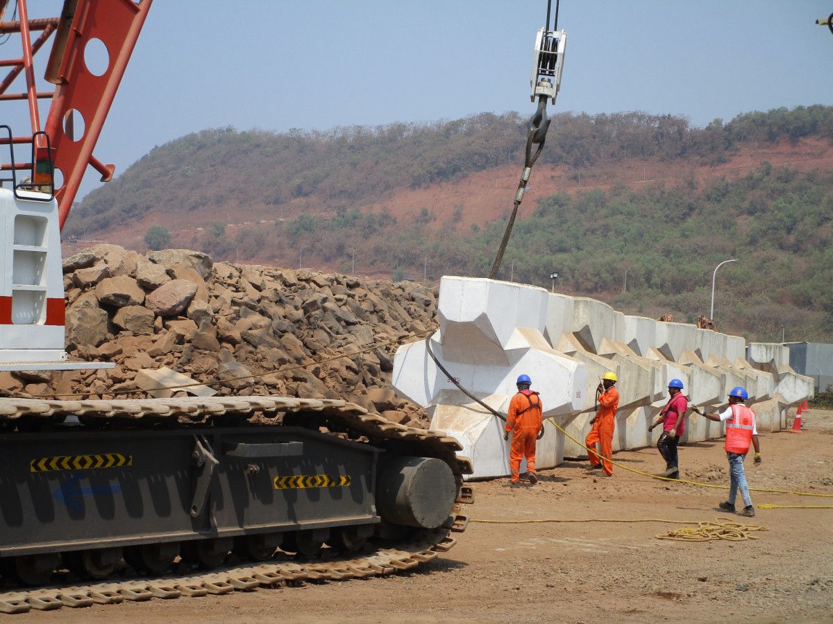 DABHOL LNG port protection, India an ACCROPODE™ project CLI